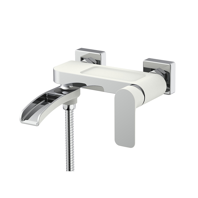 Wall-mounted Bath Mixer Tap With Short Swivel Spout